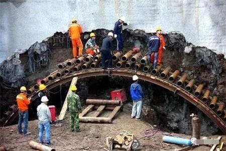 黎城隧道钢花管支护案例